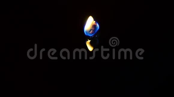 燃烧的蜡烛视频的预览图