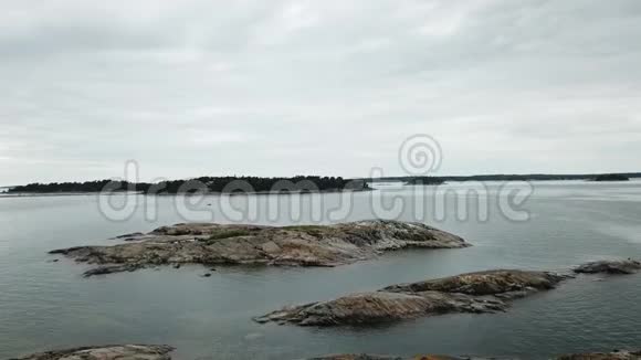 位于芬兰群岛的小岩石视频的预览图