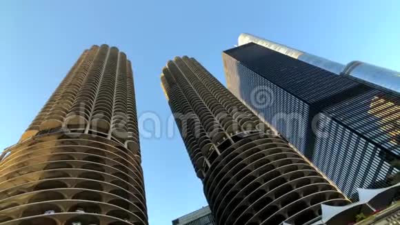 芝加哥摩天大楼的底视图视频的预览图