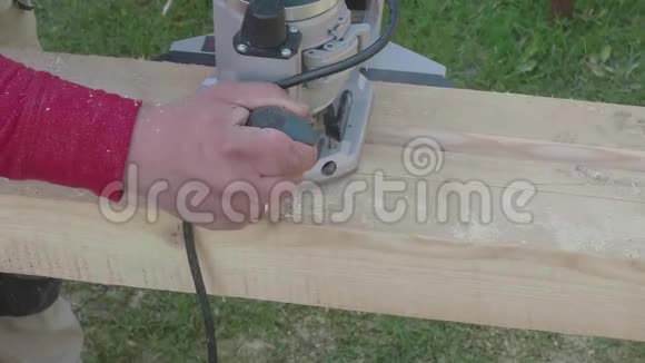 木工用电切刀制作圆头视频的预览图
