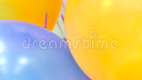 五颜六色的气球图案视频的预览图
