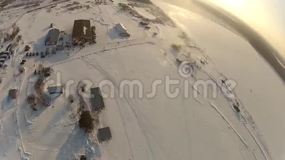 降落伞跳跃户外活动视频的预览图