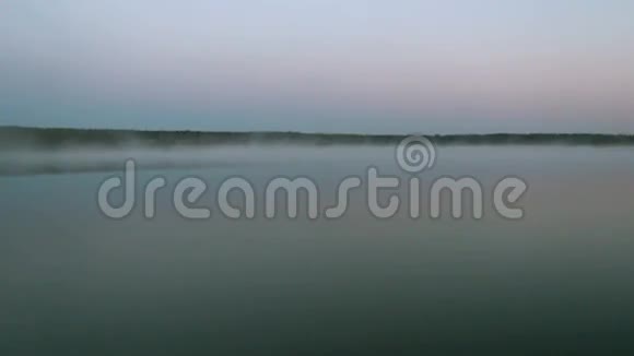 河面的雾气视频的预览图