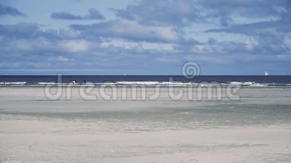 布卢门达尔奥弗文荷兰海岸线海滩视频的预览图
