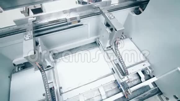 金属零件加工自动化生产线工厂生产设备视频的预览图