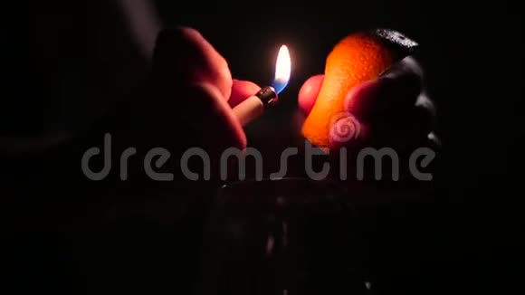 柑橘汁火中闪视频的预览图
