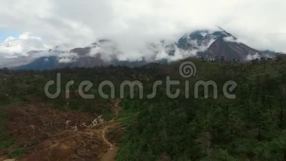 珠穆朗玛峰巴士坎普徒步旅行视图孔戎视图视频的预览图