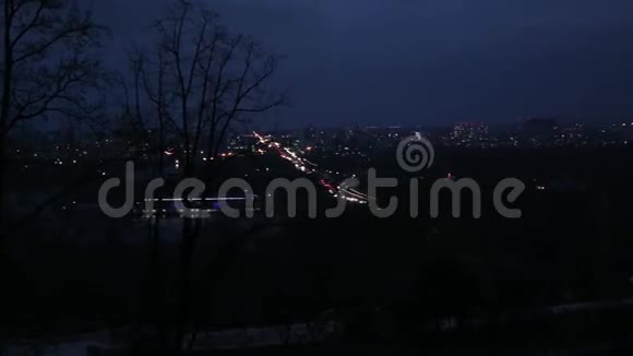 基辅市夜间全景视频的预览图