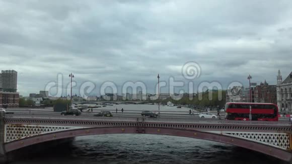 河上的桥伦敦中部地区视频的预览图