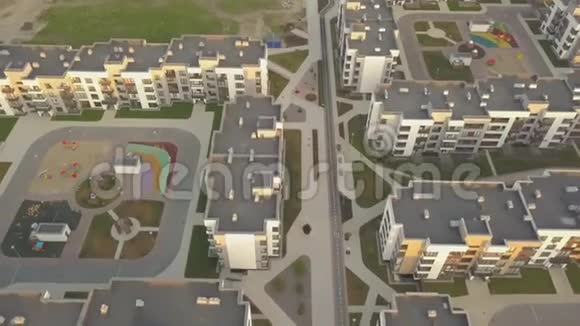 夏季新的现代化住宅小区视频的预览图