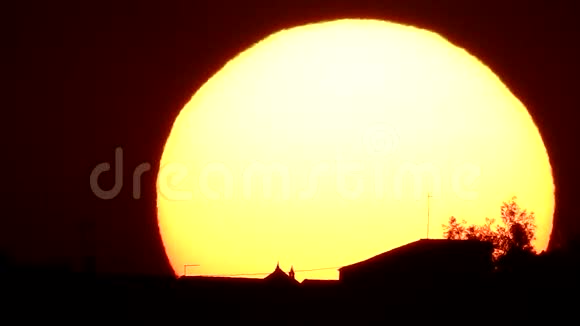 日落时的傍晚太阳视频的预览图