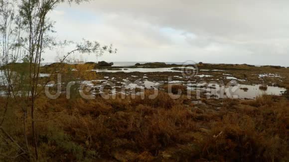 北塞浦路斯封闭鬼城瓦罗沙的地中海海岸视频的预览图