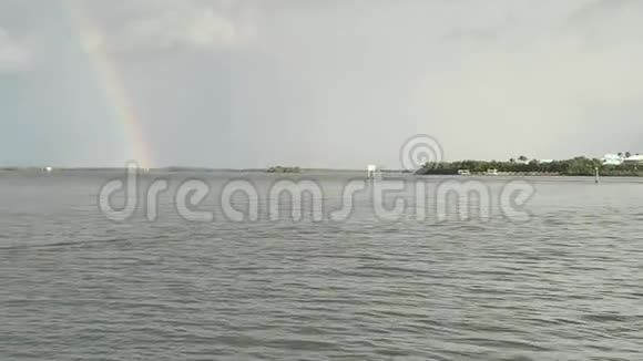 在墨西哥湾的彩虹在佛罗里达视频的预览图