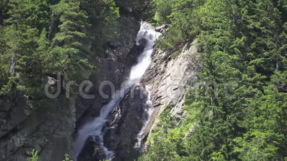 波兰塔特拉斯山瀑布视频的预览图