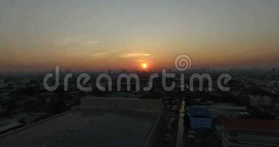 曼谷天际线空中日落景色视频的预览图