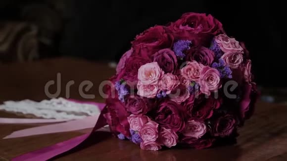 婚礼花束红玫瑰视频的预览图