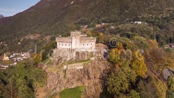 秋季城堡TicinoCastelloSassoCorbaro瑞士航空4k视频的预览图