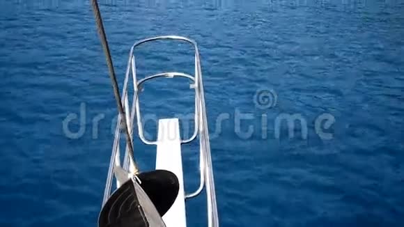 地中海蓝色的帆船视频的预览图