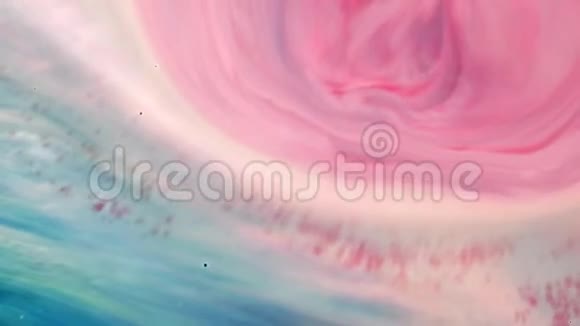 抽象五彩颜料五彩颜料在水中的混合和运动多色丙烯酸涂料视频的预览图