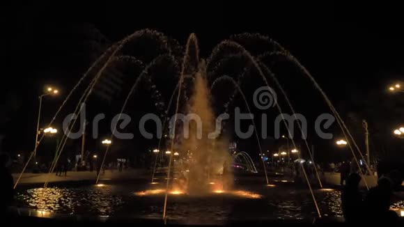 夜间喷泉乔治亚州视频的预览图