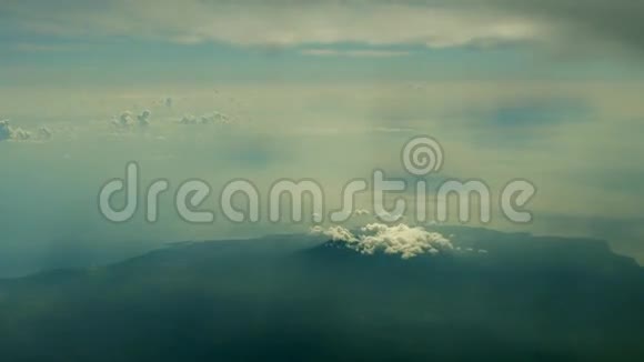 印尼阿贡山火山日出视频的预览图