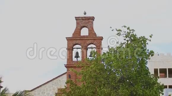 巴德瓦老城教堂钟声敲响视频的预览图