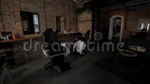 巴伯店的内部设计漂亮发廊有杠杆的现代椅子视频的预览图