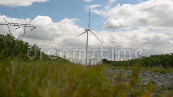 用于电力生产的风车视频的预览图