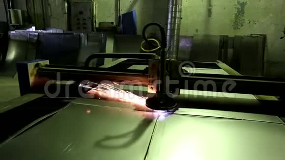等离子切割机程控切割钢板金属制品厂有火花视频的预览图