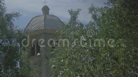 圣弗鲁图索修道院塔穹顶橄榄树视频的预览图
