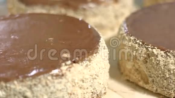 带巧克力的空白蛋糕视频的预览图
