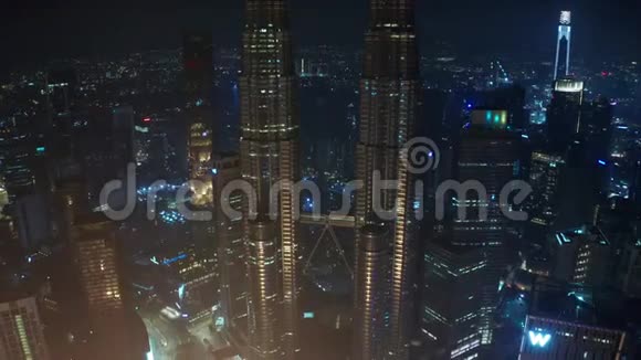 夜间吉隆坡城市天际线空中无人机景观视频的预览图