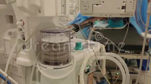 医院肺人工通气装置视频的预览图