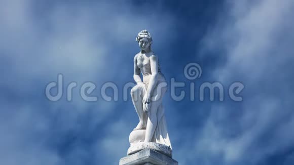 希腊女神像阴云密布大胆视频的预览图