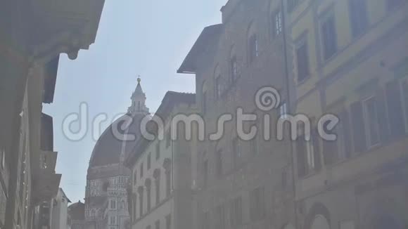 意大利佛罗伦萨朦胧的晨街视频的预览图