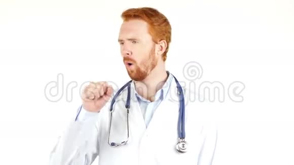 医生咳嗽的肖像视频的预览图