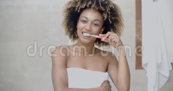 牙齿清洁在家视频的预览图