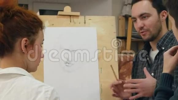 两个男生问绘画技巧视频的预览图