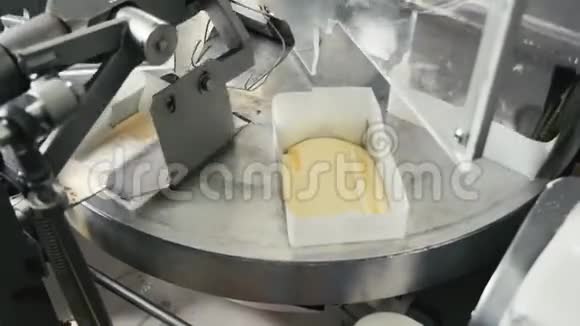 食品工业黄油包装视频的预览图