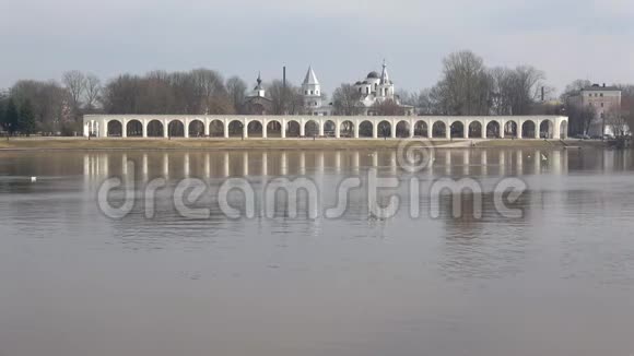观雅罗斯拉夫庭院阴天4月日俄罗斯视频的预览图