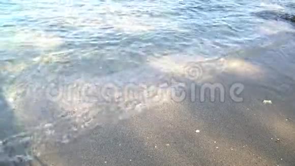 洛基海岸沿海海浪视频的预览图