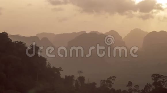 晚上老虎洞山顶的克拉比省美景视频的预览图