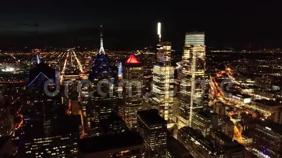 费城市中心夜间空中录像视频的预览图