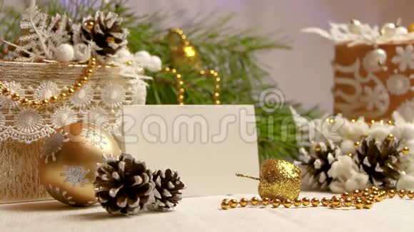 新年和圣诞装饰和礼物金色白色背景和侧视图视频的预览图