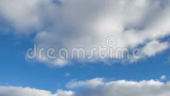 秋天有灰色的天空4k视频的预览图