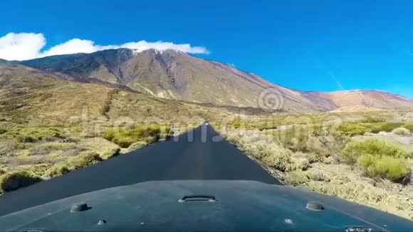 乘汽车在云山中游览视频的预览图