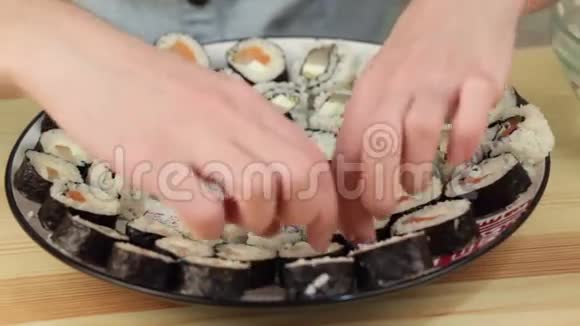 寿司盘子一套视频的预览图