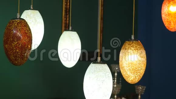 五颜六色的灯具用于装饰和活动用作背景图像装饰传统灯具视频的预览图
