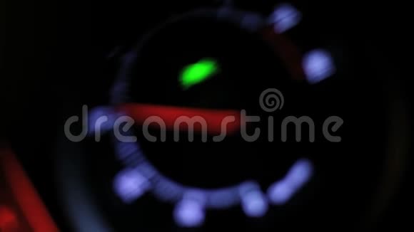 汽车速度计汽车仪表盘开车速度速度背景视频的预览图