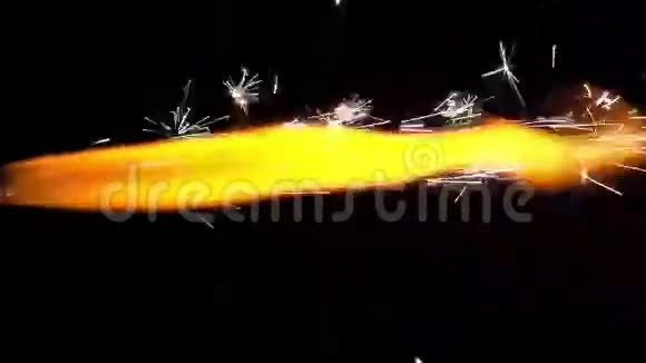 喷射火焰与火花视频的预览图